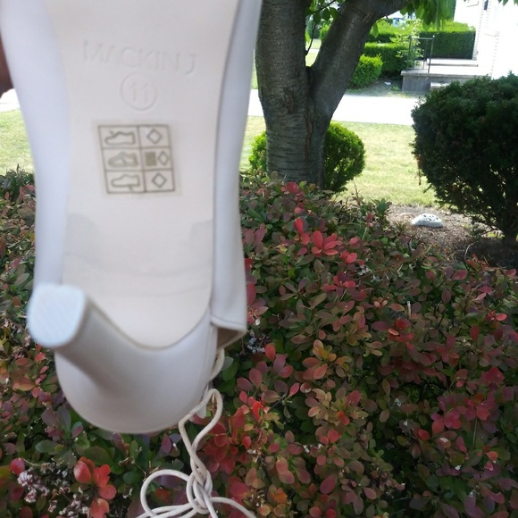 Shoe - Picture 4 of 4